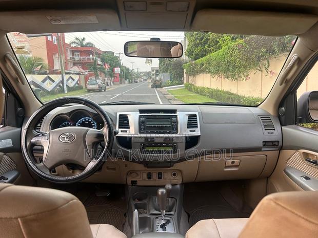 Toyota Fortuner 2.7 AWD 2012 Beige photo 4