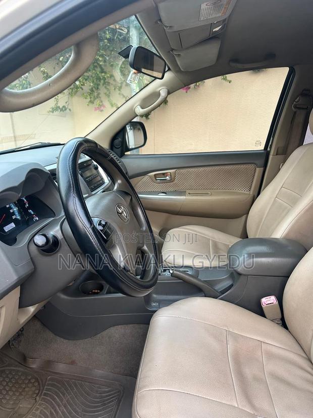 Toyota Fortuner 2.7 AWD 2012 Beige photo 5