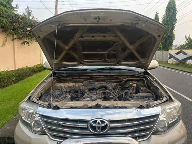 Toyota Fortuner 2.7 AWD 2012 Beige photo 8