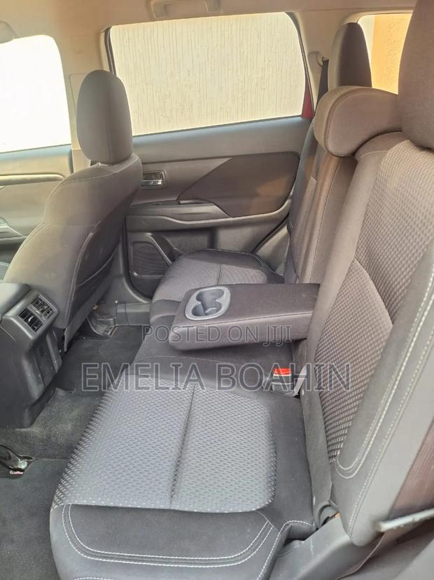 Mitsubishi Outlander 2019 Red photo 2