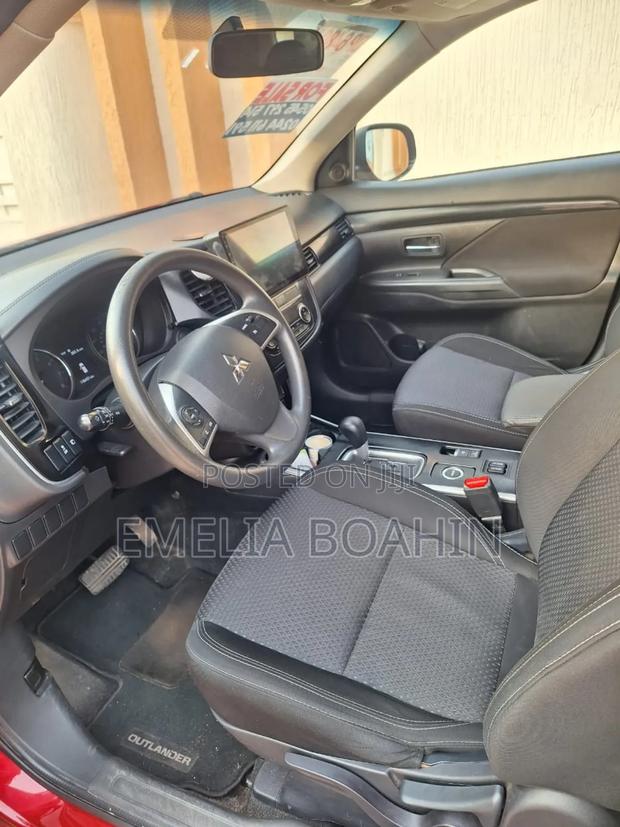 Mitsubishi Outlander 2019 Red photo 3