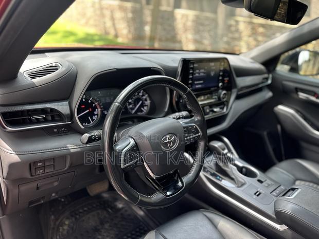 Toyota Highlander XSE 2021 Burgundy