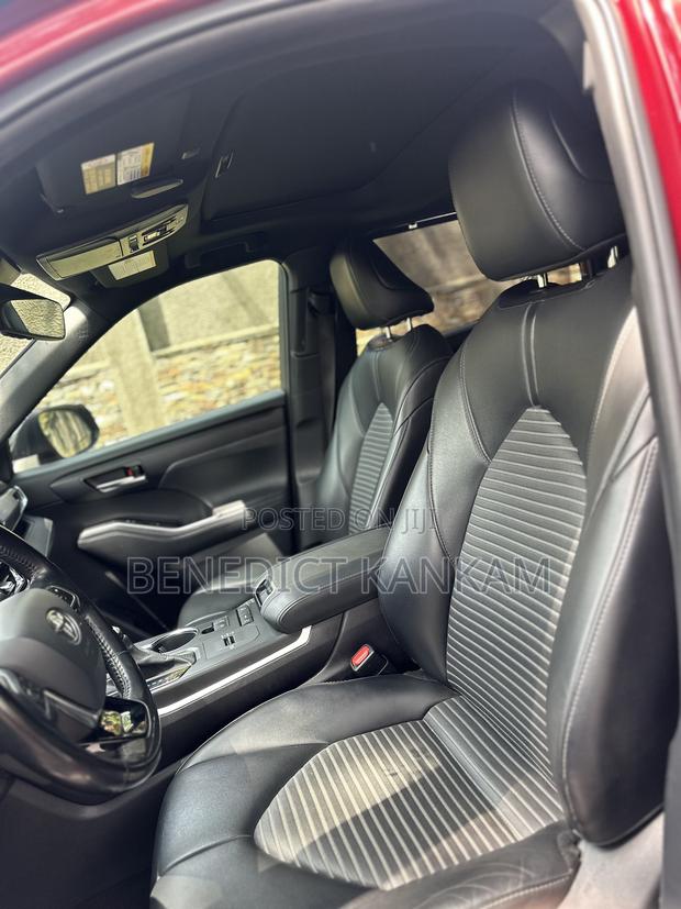 Toyota Highlander XSE 2021 Burgundy