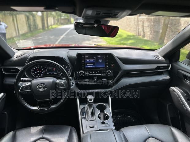 Toyota Highlander XSE 2021 Burgundy