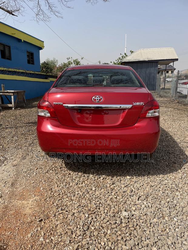 Toyota Yaris 2010 Red photo 4