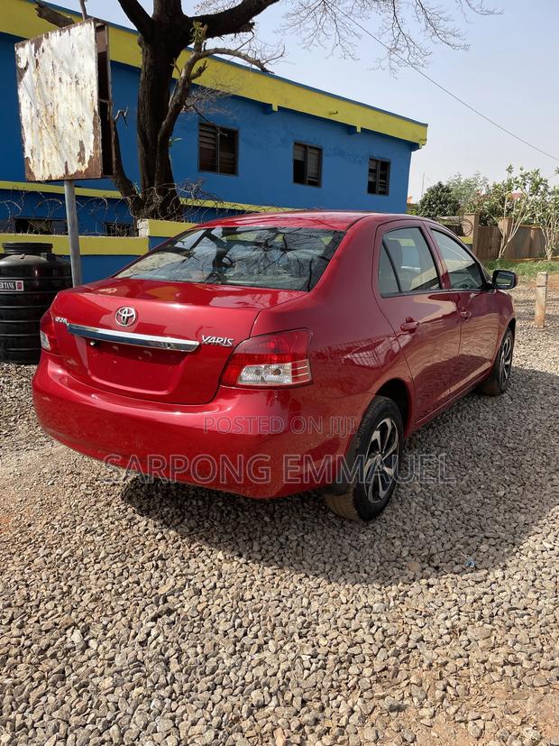 Toyota Yaris 2010 Red photo 5
