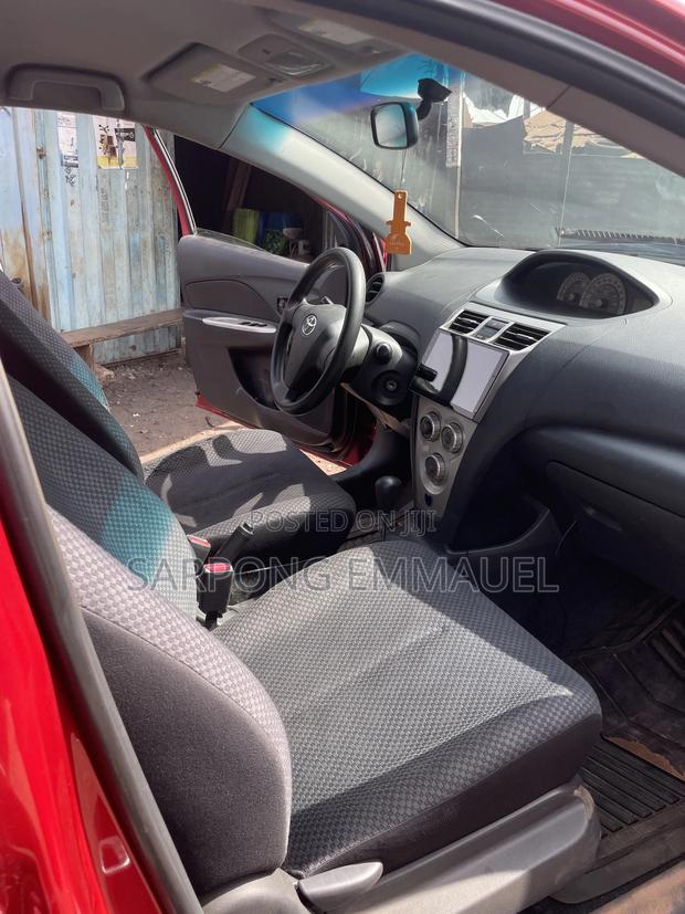 Toyota Yaris 2010 Red photo 6
