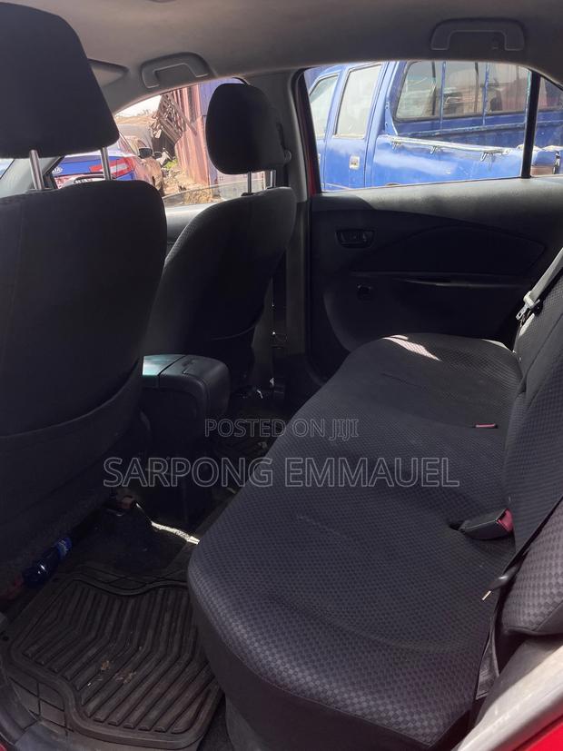 Toyota Yaris 2010 Red photo 7