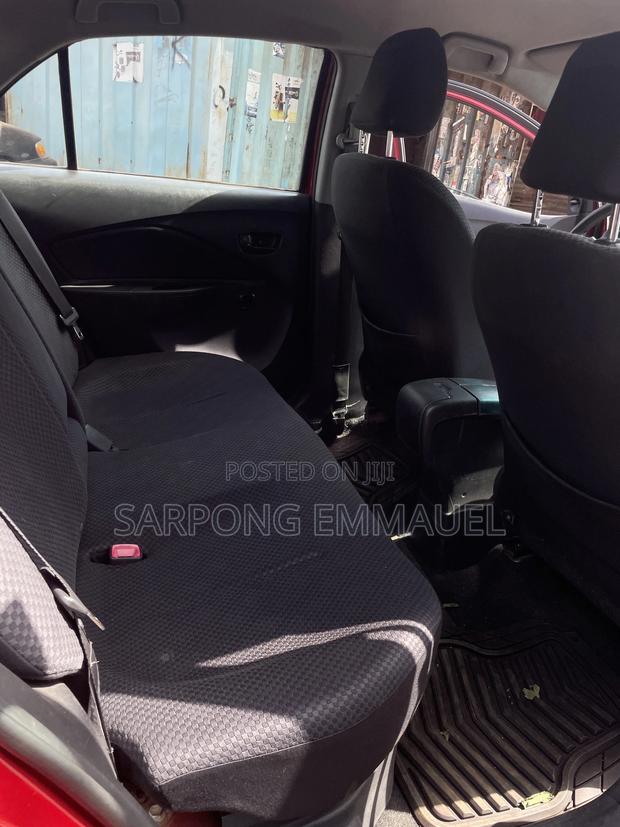 Toyota Yaris 2010 Red photo 8