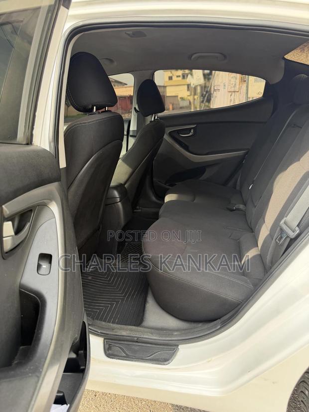 Hyundai Elantra SE Sedan FWD (1.8L 4cyl 6M) 2016 White photo 8