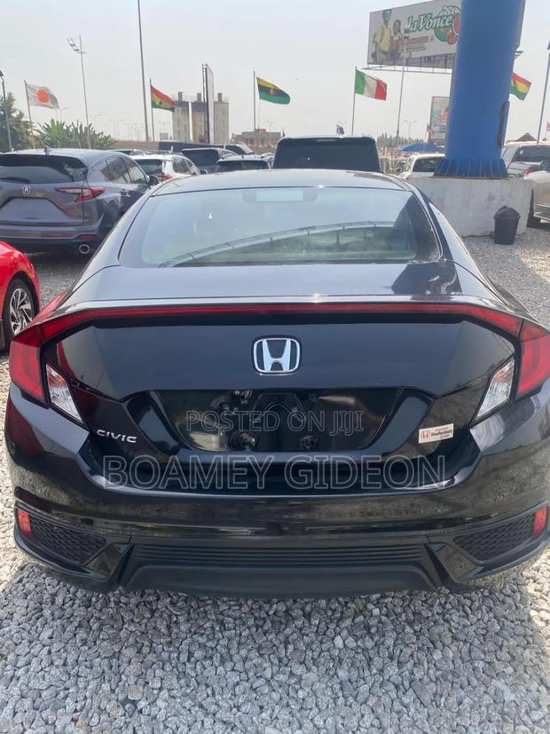 Honda Civic 2018 Black photo 2