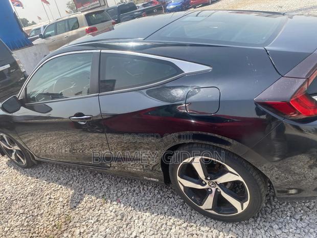 Honda Civic 2018 Black photo 3