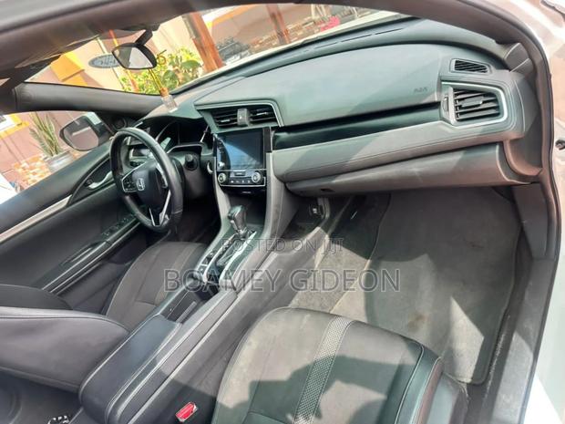 Honda Civic 2018 Black photo 5