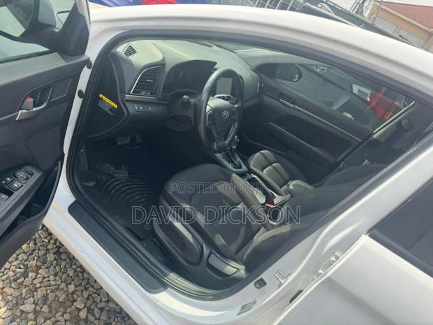 Hyundai Elantra 2018 White