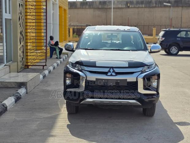 New Mitsubishi L200 2023 Black