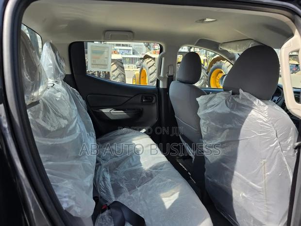 New Mitsubishi L200 2023 Black photo 4