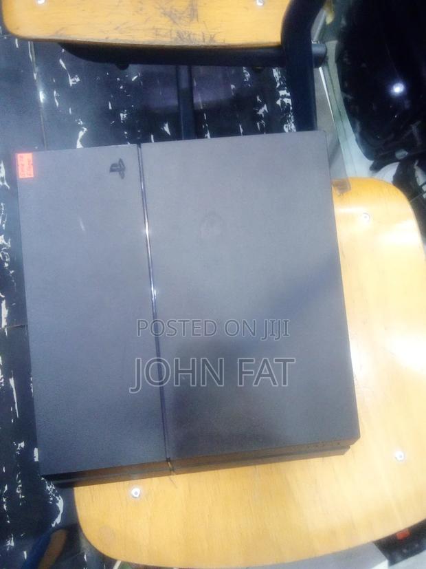 Ps4 Slim With Game Pad