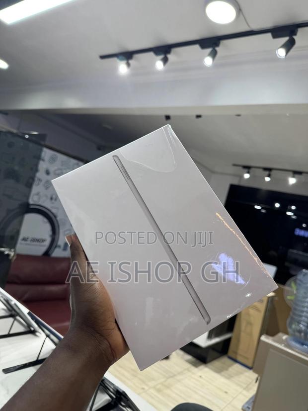 New Apple iPad 9.7 64 GB Silver