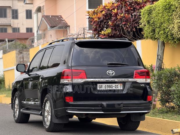 Toyota Land Cruiser 5.7 V8 VX-S 2016 Black