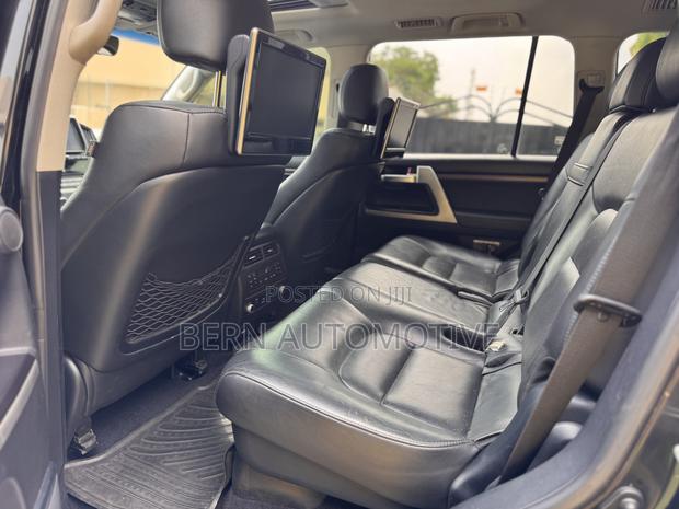 Toyota Land Cruiser 5.7 V8 VX-S 2016 Black