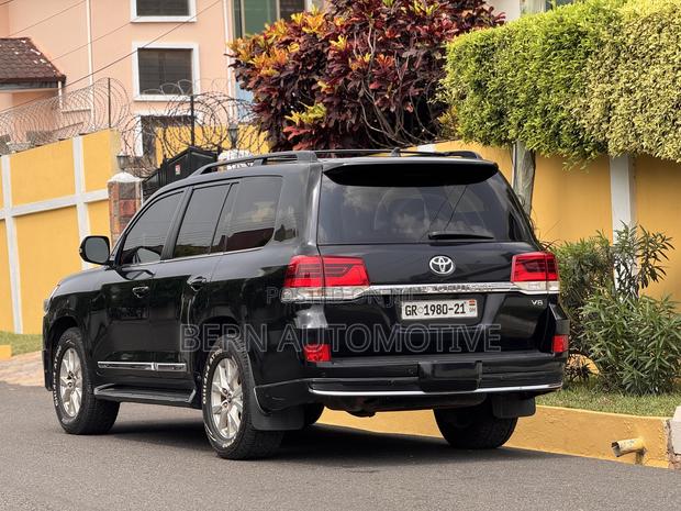 Toyota Land Cruiser 5.7 V8 VX-S 2016 Black