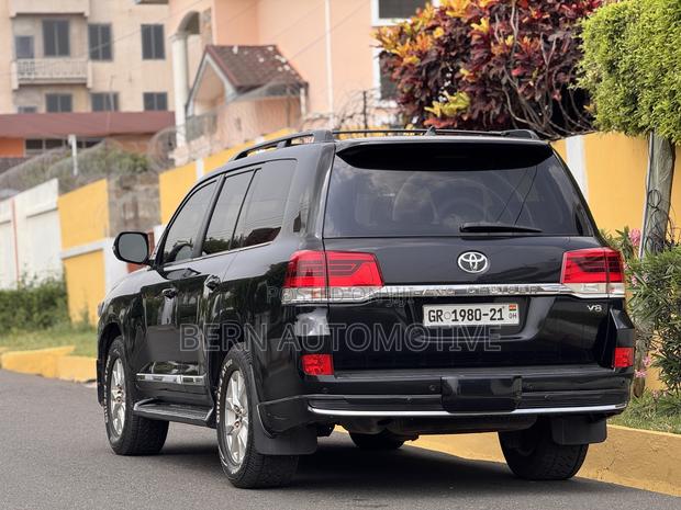 Toyota Land Cruiser 5.7 V8 VX-S 2016 Black
