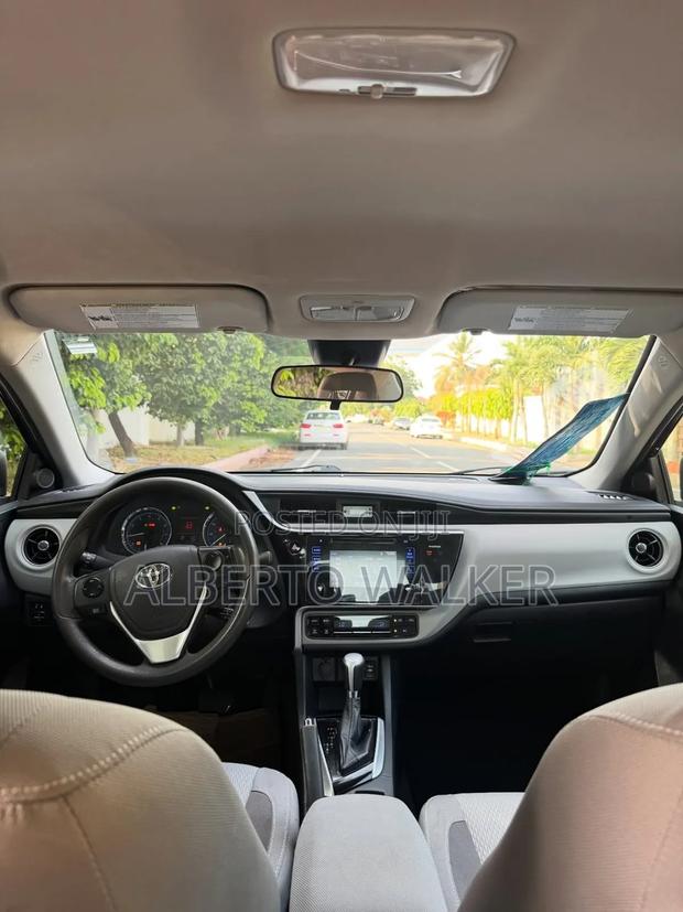 Toyota Corolla 2018 Black photo 4