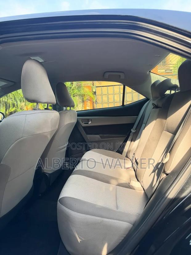 Toyota Corolla 2018 Black photo 7