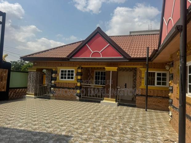 6 Bedrooms for Rent photo 2