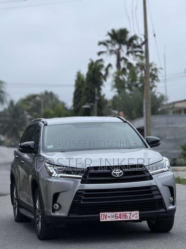 Toyota Highlander XLE 2019 Silver