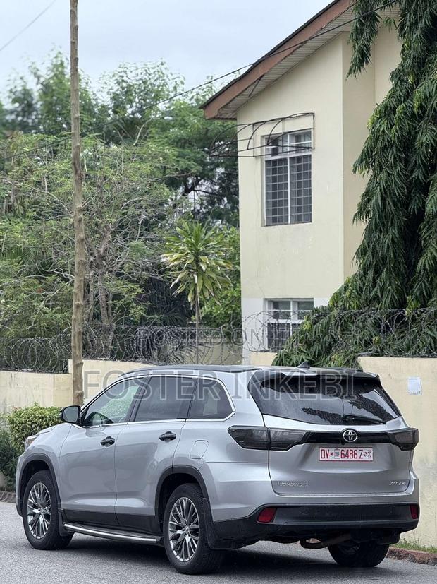 Toyota Highlander XLE 2019 Silver photo 8