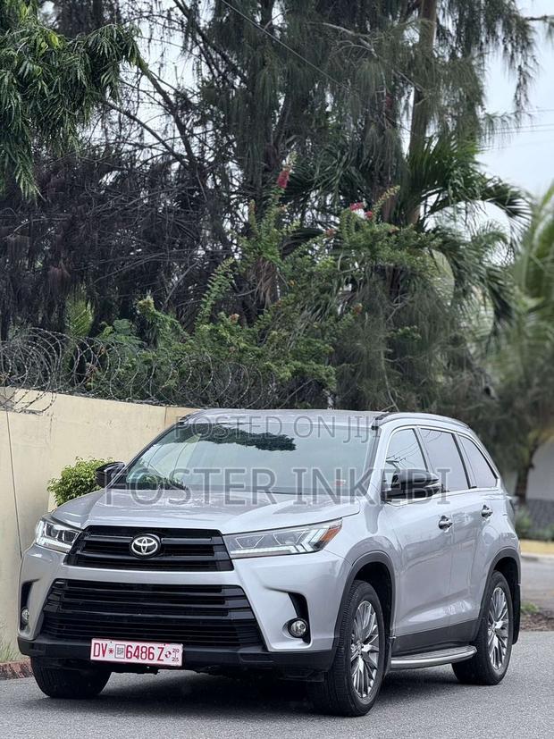 Toyota Highlander XLE 2019 Silver photo 2