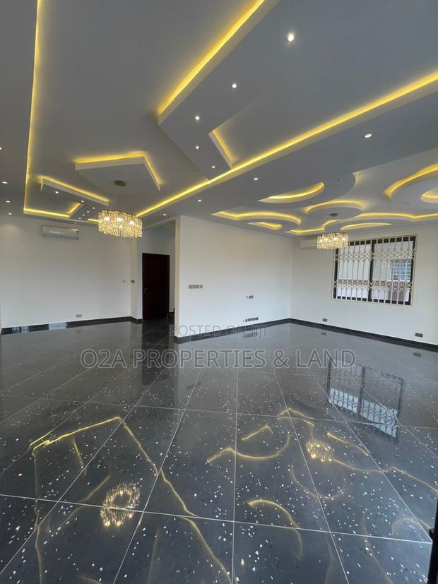 4bdrm House in Ogbojo, New Legon for sale photo 4