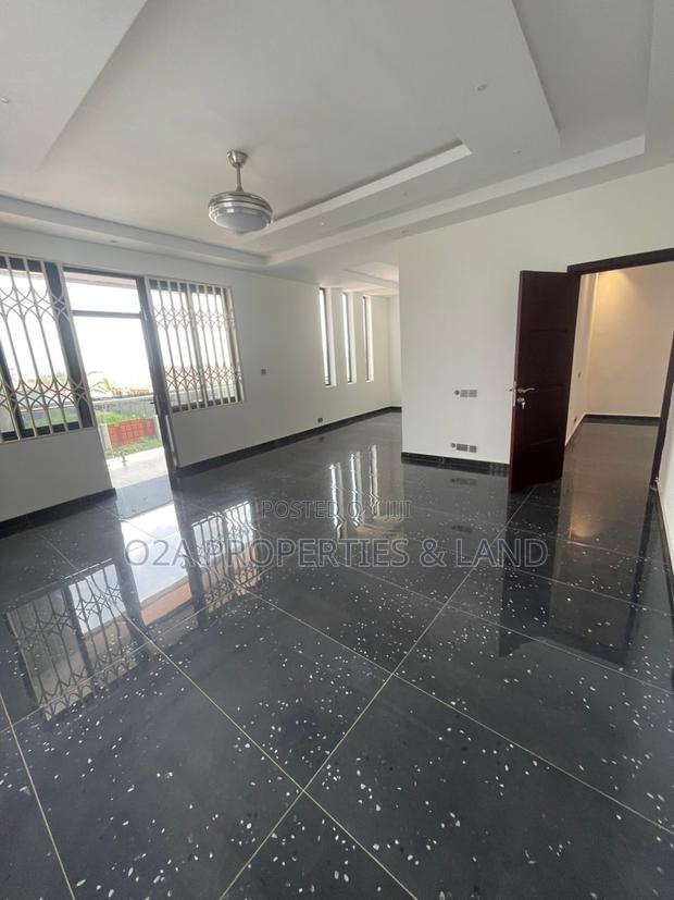 4bdrm House in Ogbojo, New Legon for sale photo 6