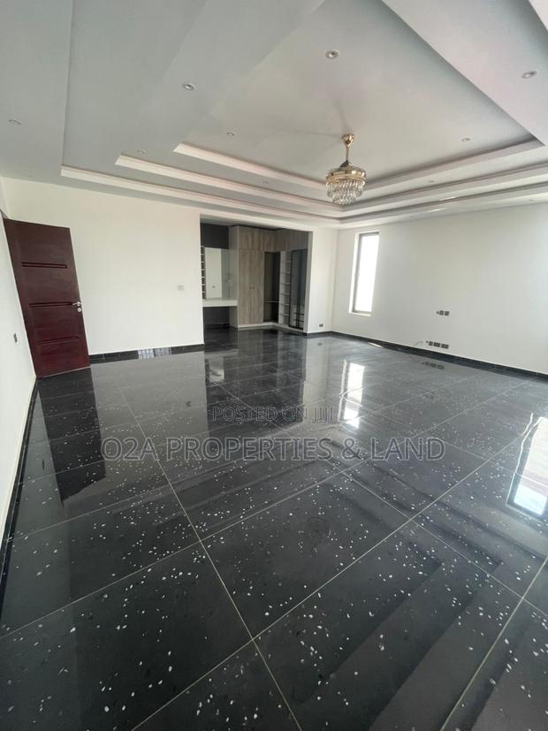4bdrm House in Ogbojo, New Legon for sale photo 7