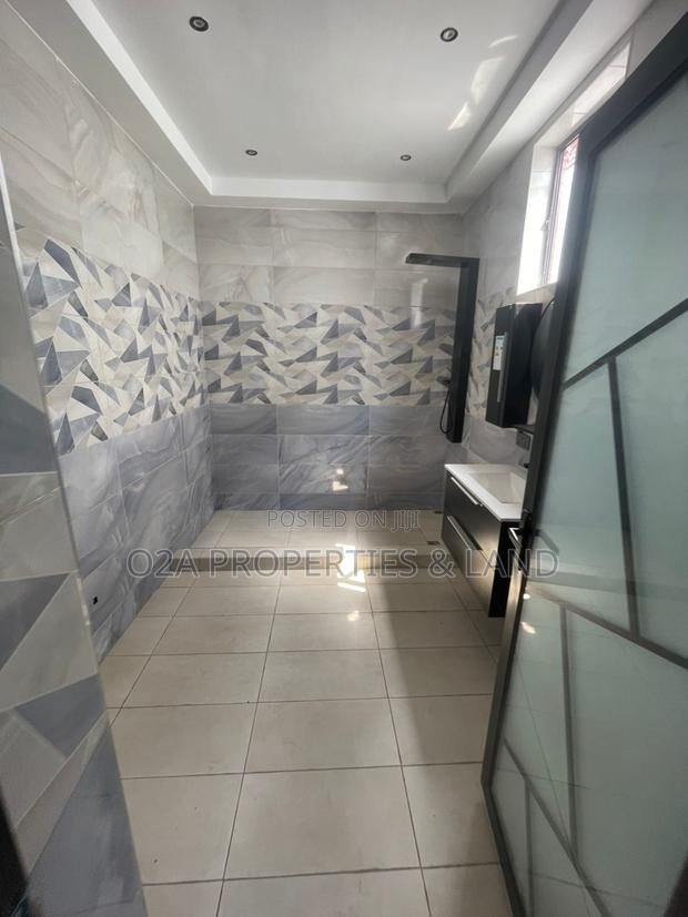 4bdrm House in Ogbojo, New Legon for sale photo 10