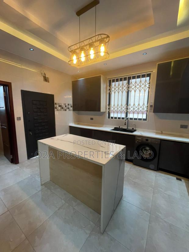 4bdrm House in Ogbojo, New Legon for sale photo 13