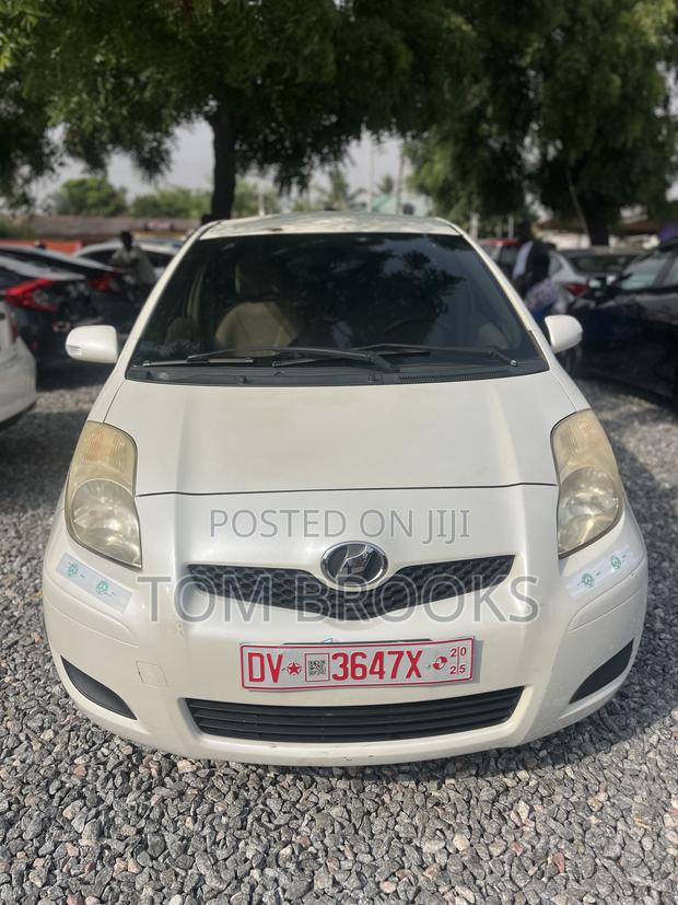 Toyota Vitz 2010 White