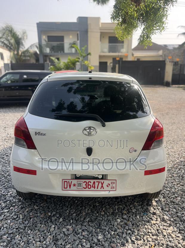 Toyota Vitz 2010 White