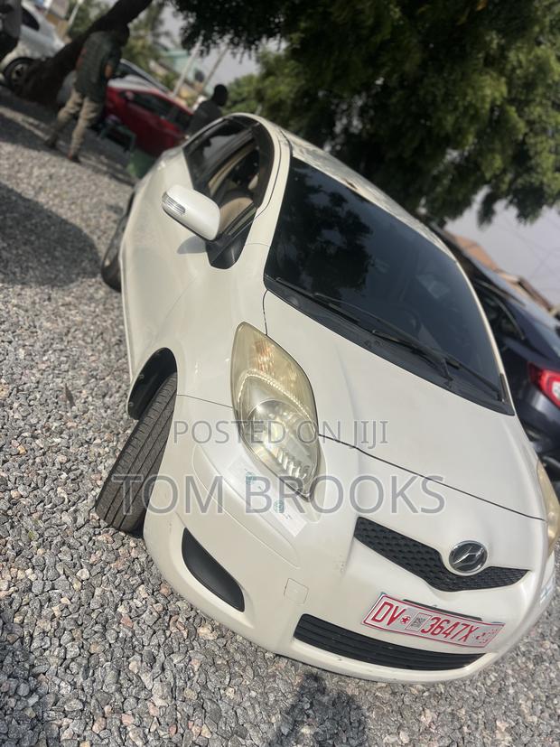 Toyota Vitz 2010 White