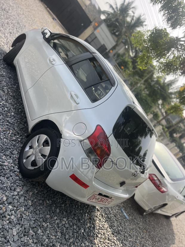 Toyota Vitz 2010 White