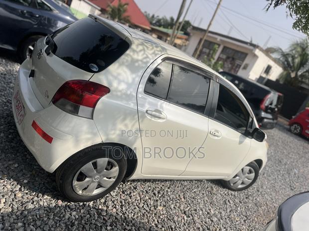 Toyota Vitz 2010 White