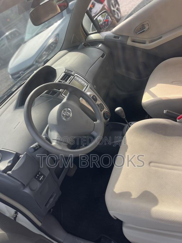 Toyota Vitz 2010 White