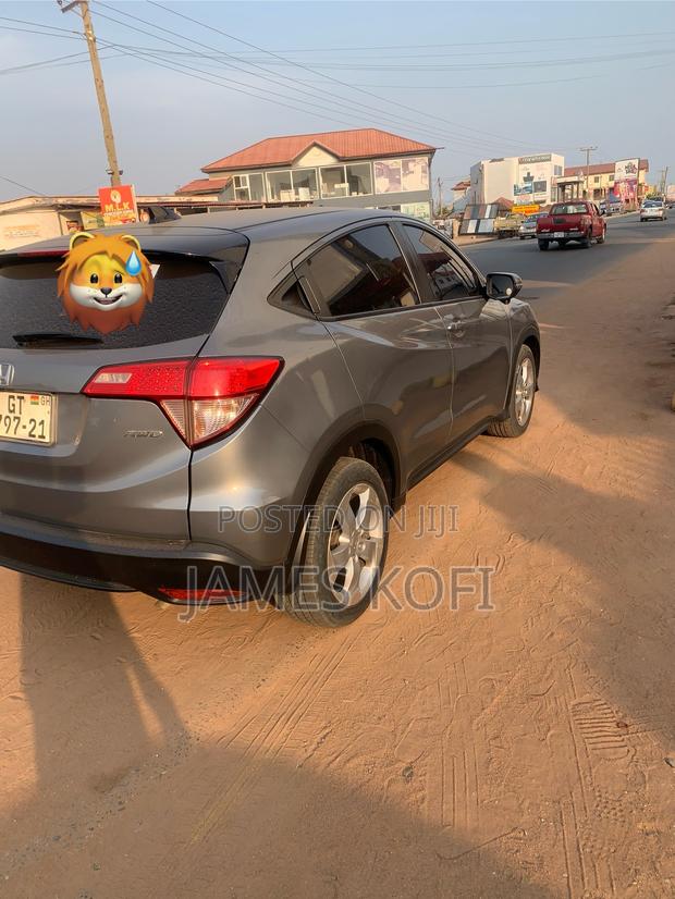 Honda HR-V 4dr SUV (1.5L 4cyl CVT) 2016 Gray photo 2