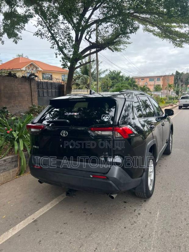 Toyota RAV4 XLE 2021 Black