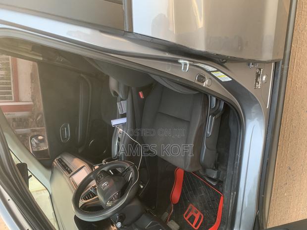 Honda HR-V 4dr SUV (1.5L 4cyl CVT) 2016 Gray photo 5