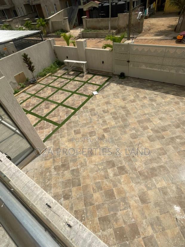 4bdrm House in Ogbojo, New Legon for sale photo 3