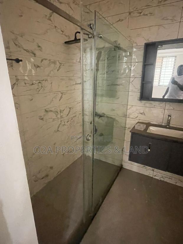 4bdrm House in Ogbojo, New Legon for sale photo 10