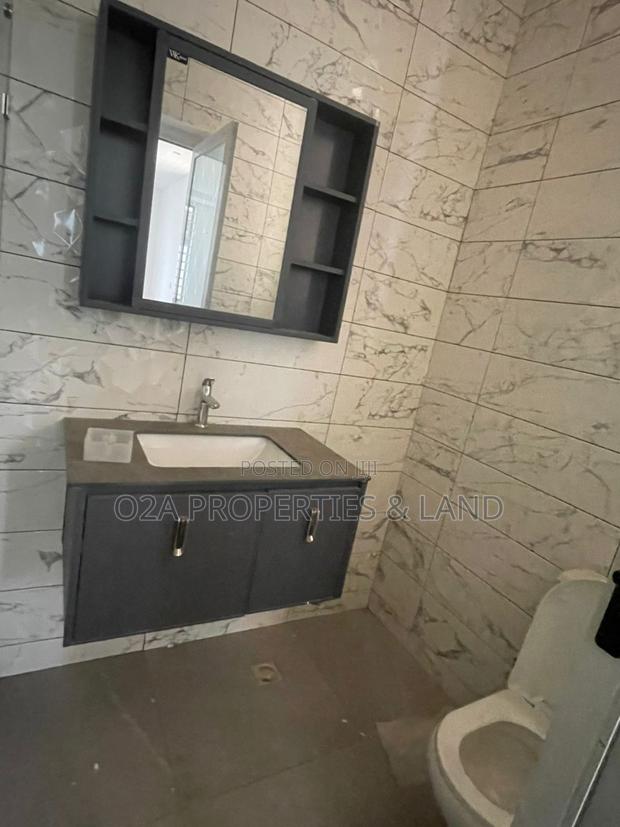4bdrm House in Ogbojo, New Legon for sale photo 11