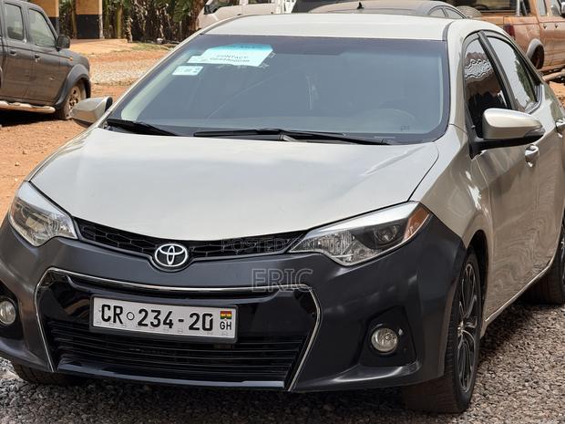 Toyota Corolla S 4dr Sedan (1.8L 4cyl CVT) 2014 Ivory